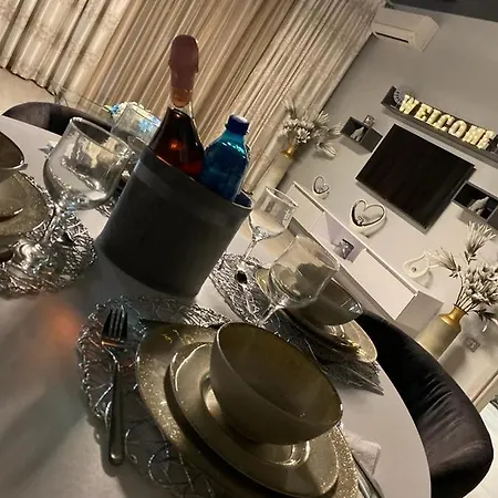 Alecsa 2 Luxury Apartment