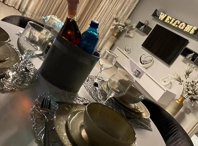 Alecsa 2 Luxury Apartment